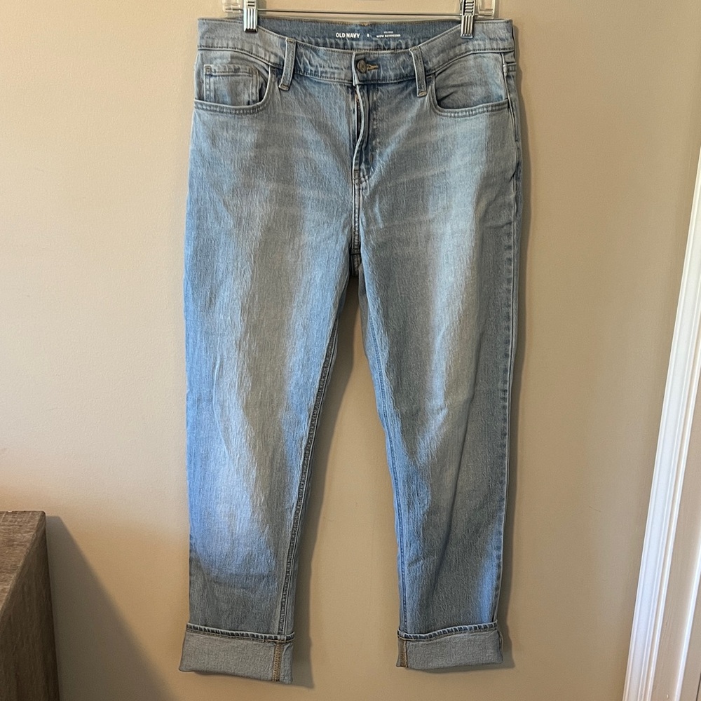 Old Navy Mid-Rise Wow Boyfriend Jeans. NWOT